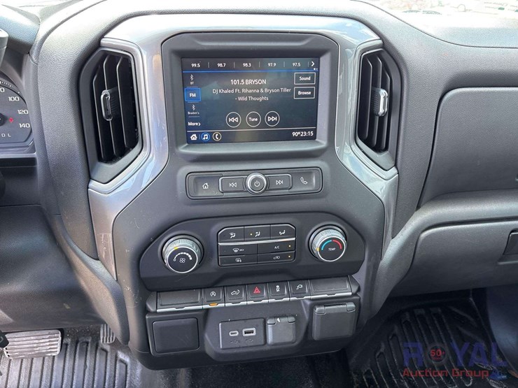 2022-chevrolet-1500-image-21