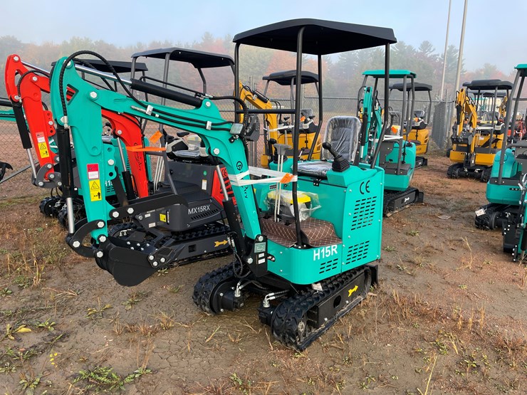 #1690-•-agt-h15r-mini-excavator-image-1