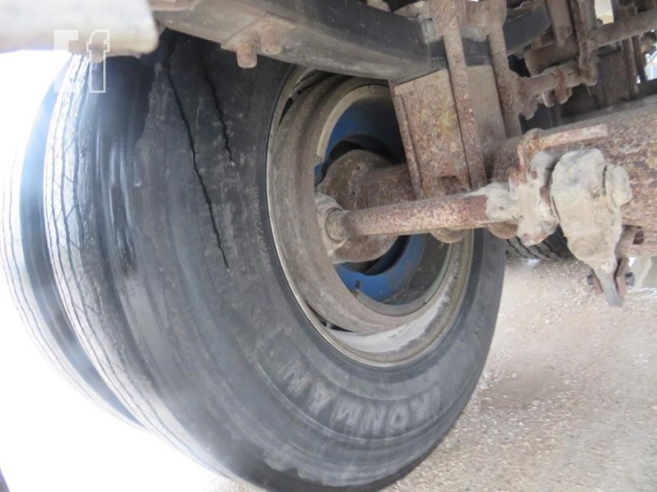 1995-wilson-41-ft-image-7