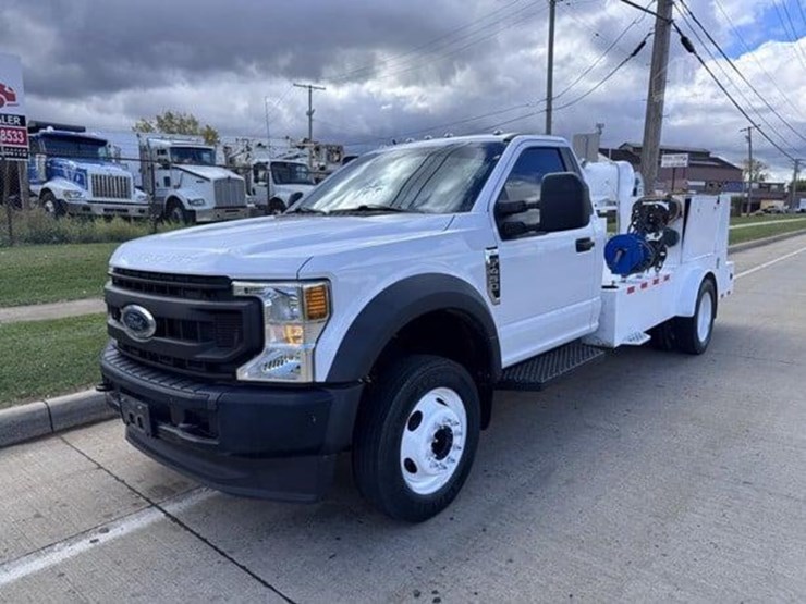 2021-ford-f450-xl-image-2