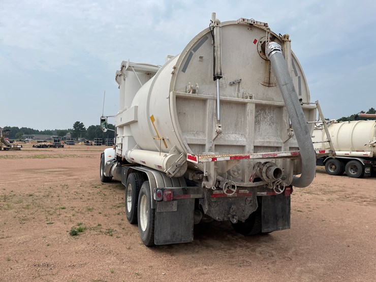 2011-peterbilt-365-image-14