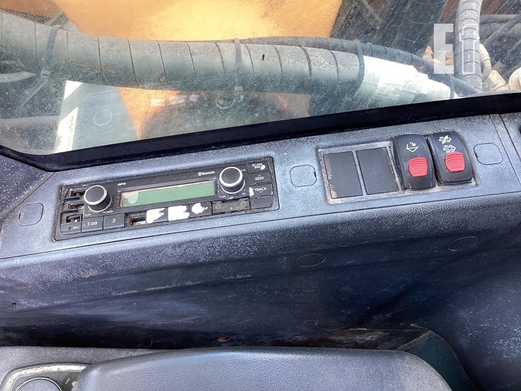 2021-hyundai-hx220l-image-16