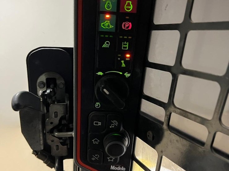 2020-bobcat-t76-image-26