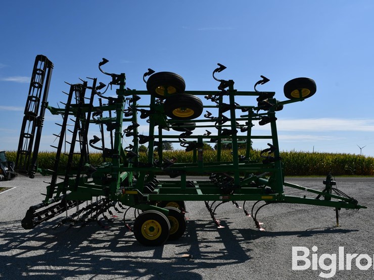 2013-john-deere-2210l-image-4