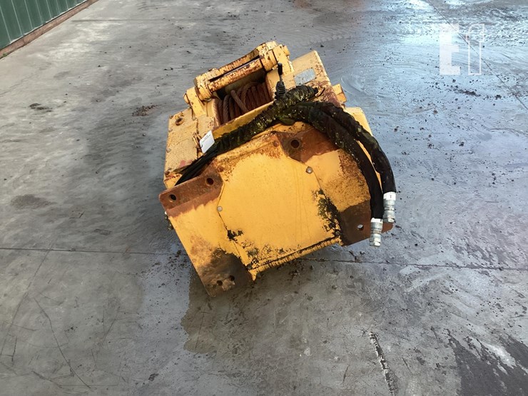 2011-deere-750j-image-4