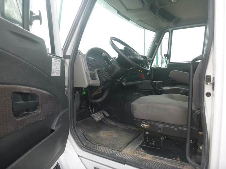 2017-international-8600-image-15