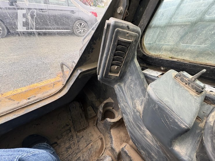 2017-deere-333g-image-17