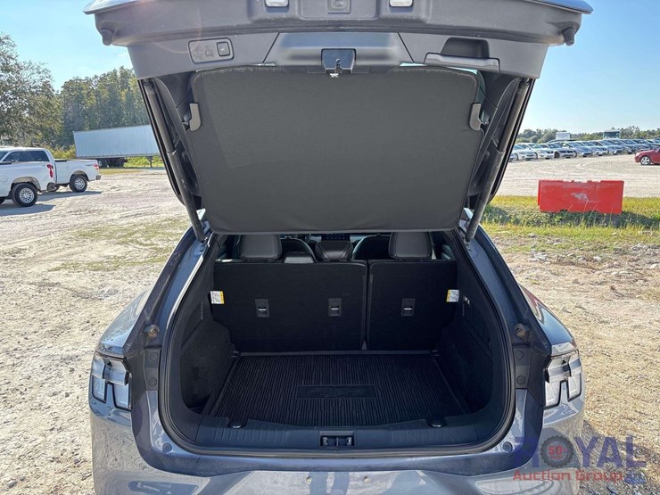 2021-ford-mustang-mach-e-image-25