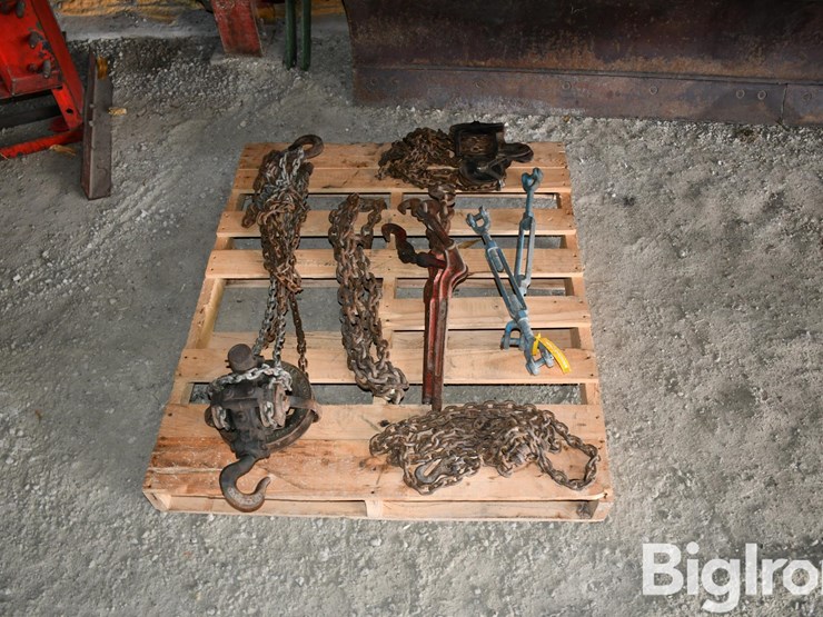 pallet-of-chains,-pulley,-binders-image-2