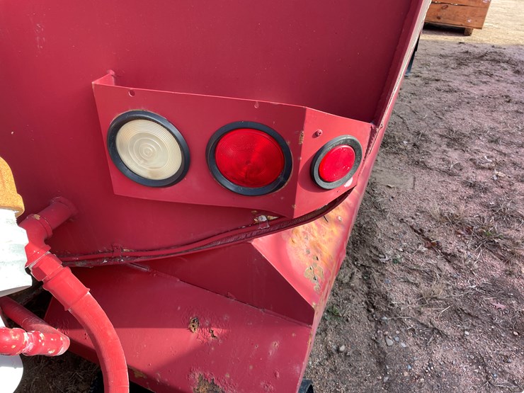 #3370-•-dust-control-5,200-gallon-water-truck-18'-tank-image-29