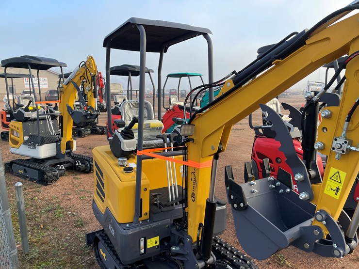 #1793-•-agt-mx20r-mini-excavator-image-4