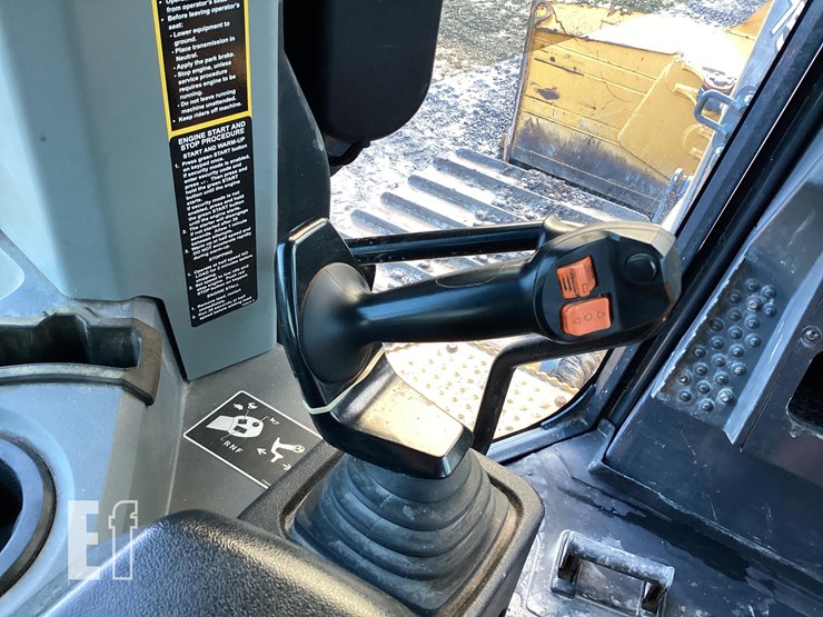 2021-deere-750l-image-16