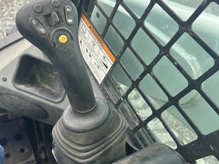 2011-bobcat-t650-image-7