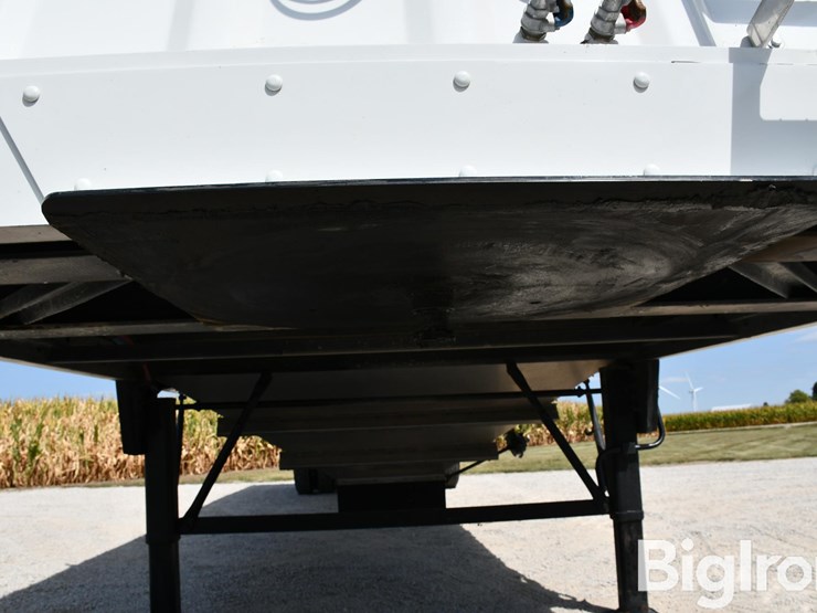 2020-neville-trailer-image-10