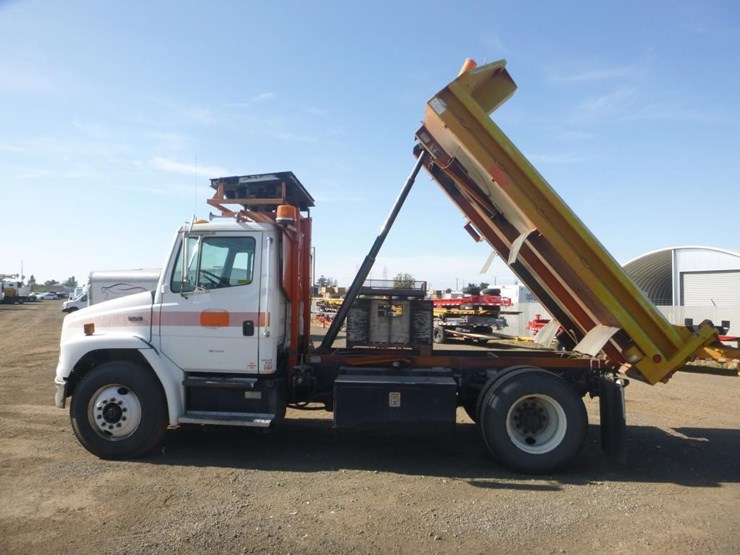 2001-freightliner-fl70-image-7