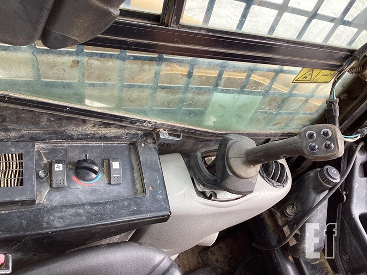 2004-caterpillar-277b-image-15