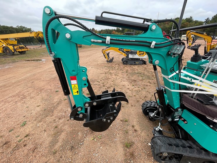 #1688-•-agt-h15r-mini-excavator-image-8