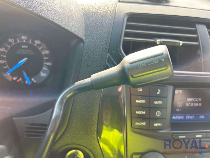 2016-ford-explorer-image-15