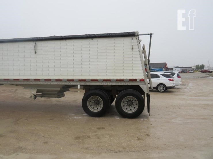 1995-wilson-41-ft-image-10