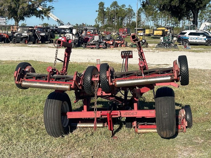 2016-toro-reelmaster-4-gang-mower-attachment-image-11