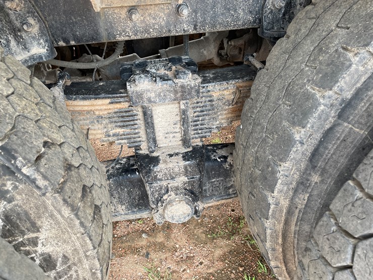 2011-peterbilt-365-image-43