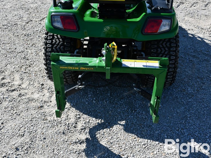 2018-john-deere-x758-image-16