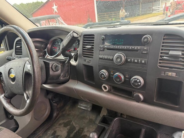 2010-chevrolet-2500-image-10