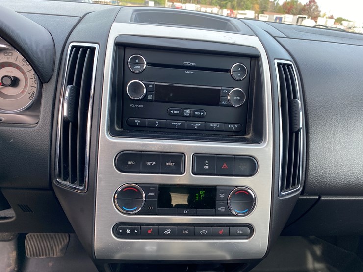 2010-ford-edge-image-34