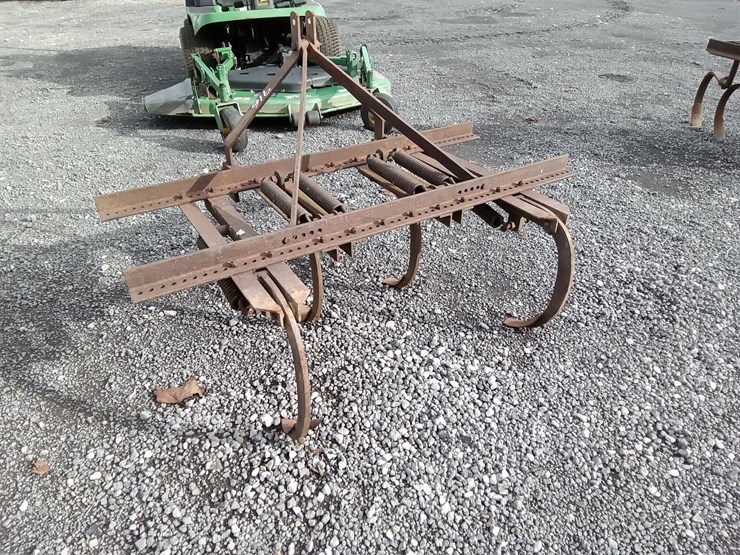 #916-•-4-shank-orchard-plow-image-1