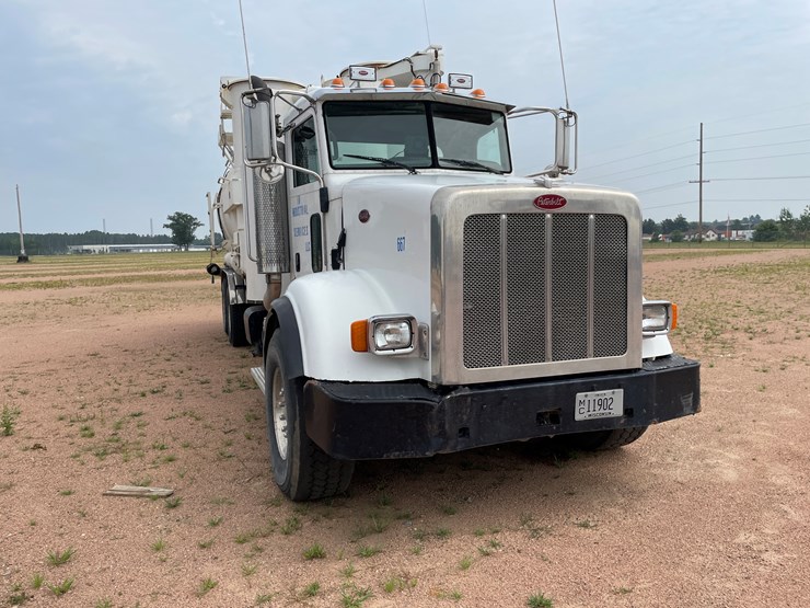 2011-peterbilt-365-image-4