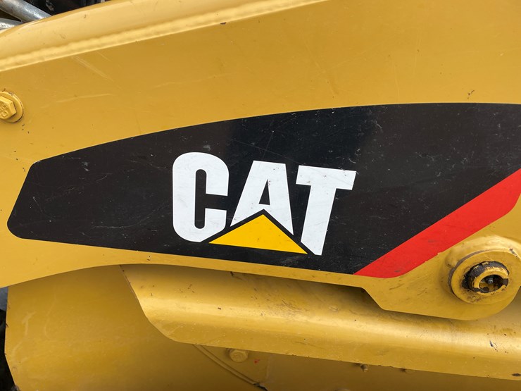 2012-caterpillar-226b3-image-8