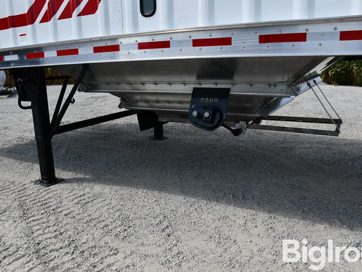 2020-neville-trailer-image-19