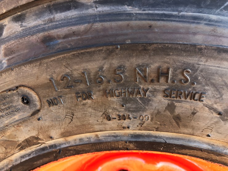 2014-bobcat-s650-image-15