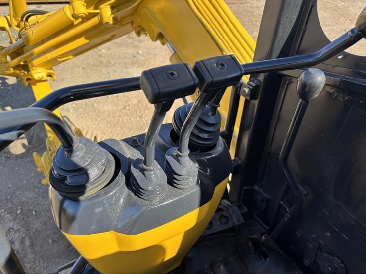 komatsu-pc12uu-2-image-20