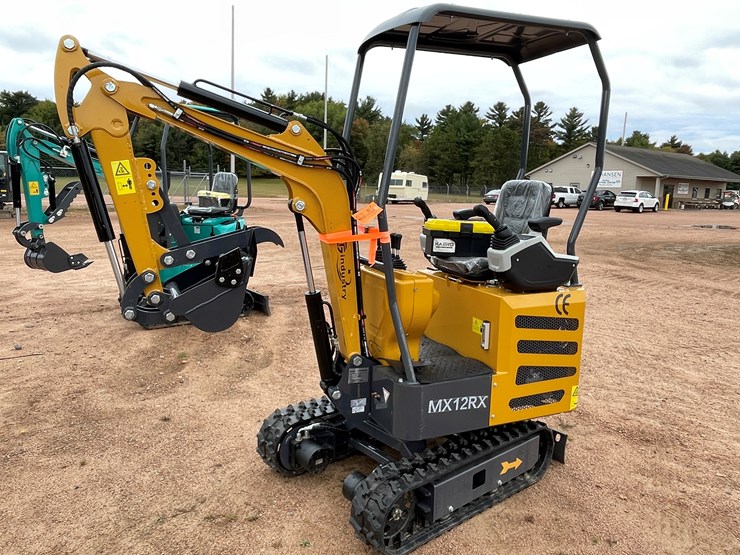 #1698-•-agt-mx12rx-mini-excavator-image-1