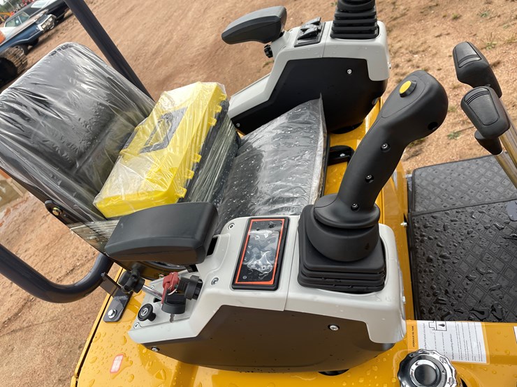 #1796-•-agt-mx20r-mini-excavator-image-26