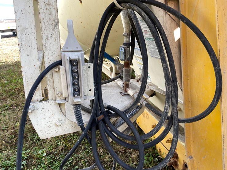 #3373-•-mcneilus-cement-mixer-drum-with-chutes-and-controls-image-15