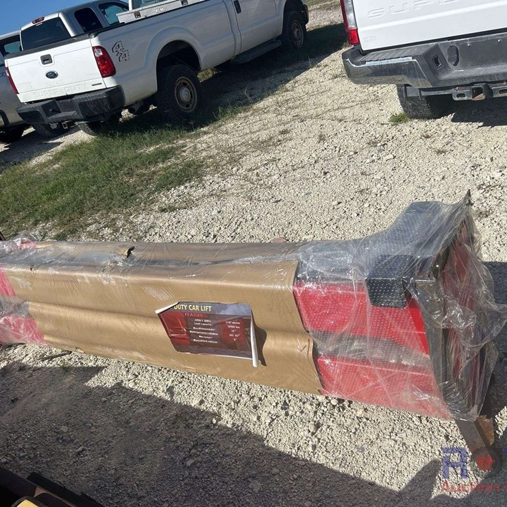 Unused SDJ-4000 9,000lb Two-Post Electric Auto Lift