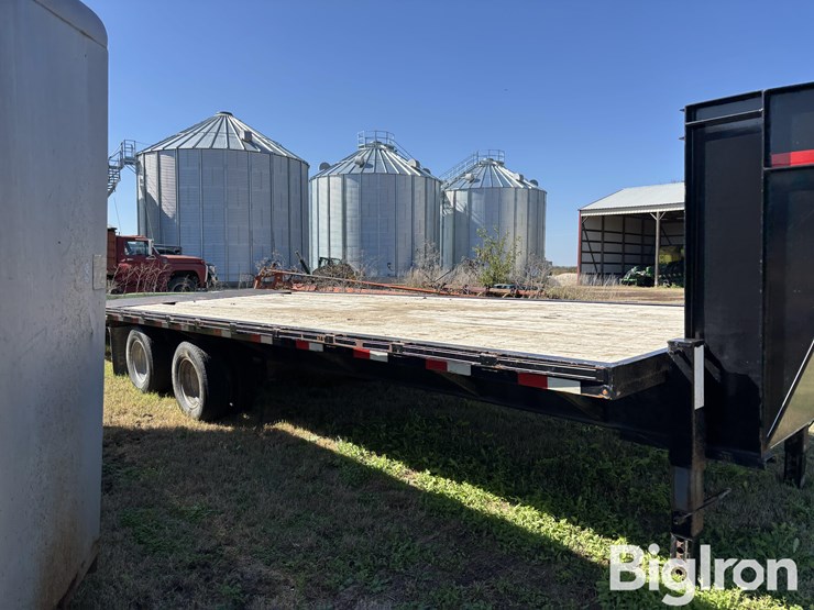 2015-travalong-t/a-gooseneck-flatbed-trailer-image-4