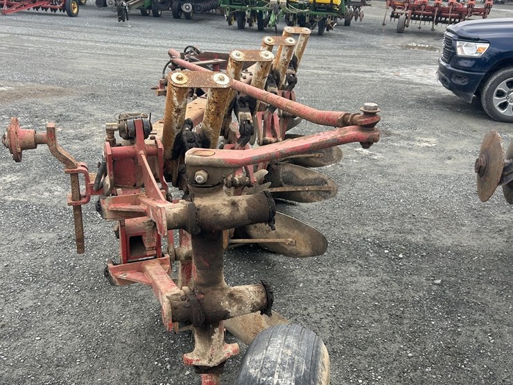 international-720-image-3