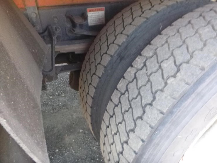 2001-freightliner-fl70-image-21