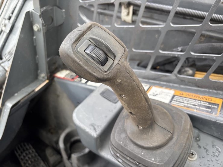 2019-deere-325g-image-27