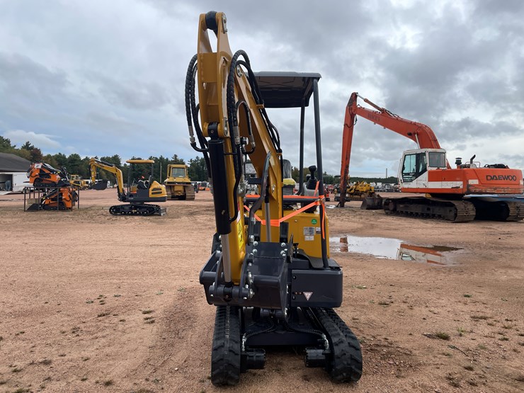 #1796-•-agt-mx20r-mini-excavator-image-2