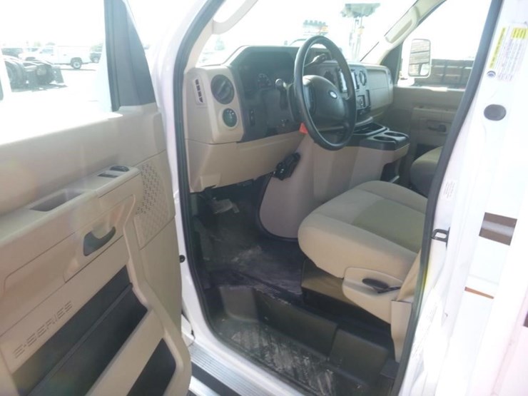 2014-ford-e450-image-44