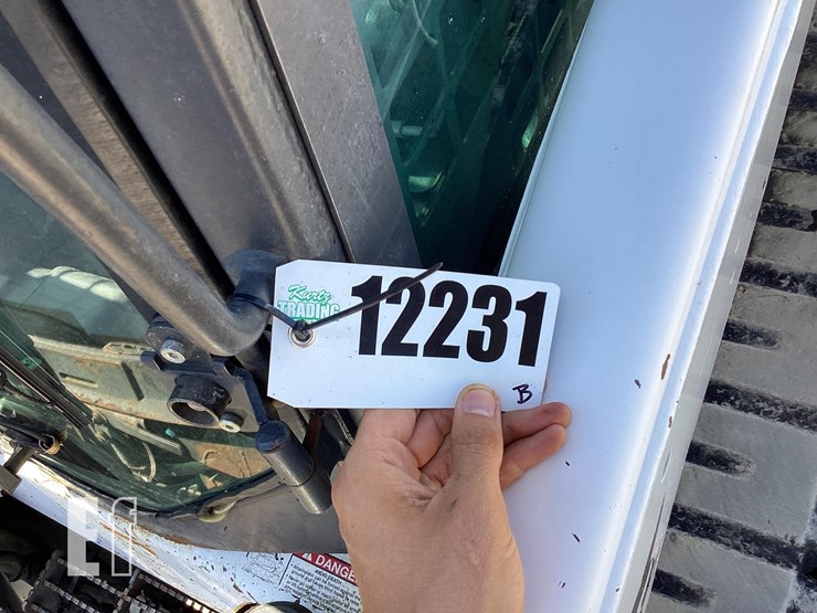 2011-bobcat-t770-image-21