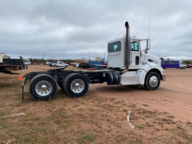 2012-peterbilt-384-image-6