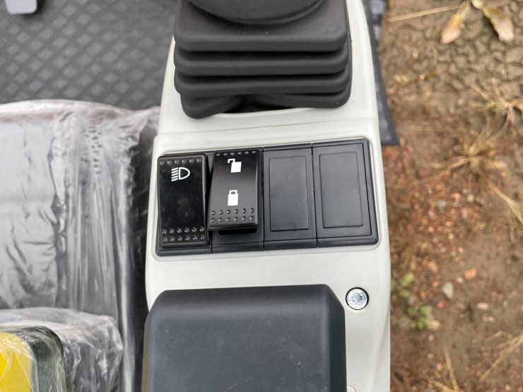 #1689-•-agt-mx15rx-mini-excavator-image-10