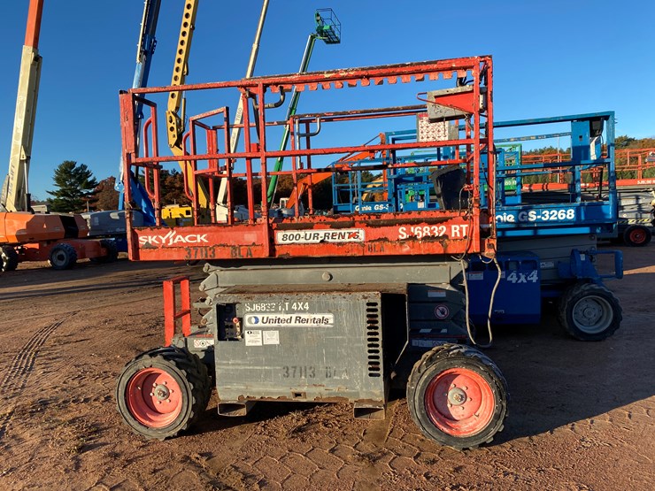 2016-skyjack-sj6832rt-image-27