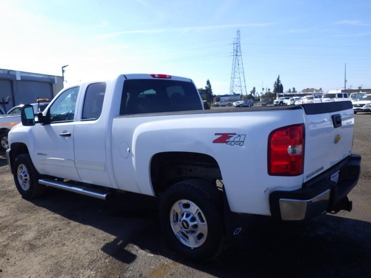 2013-chevrolet-2500hd-image-4