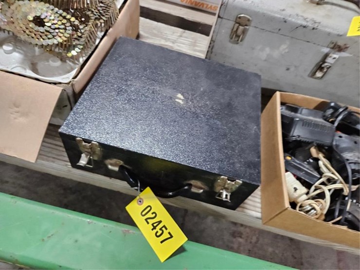 #2457-•-roofing-nail-gun-&-assorted-nails-image-10